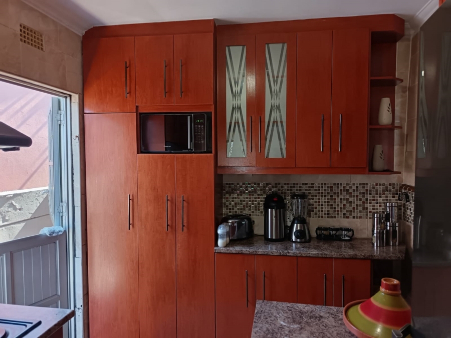 3 Bedroom Property for Sale in Umrhabulo Triangle Western Cape